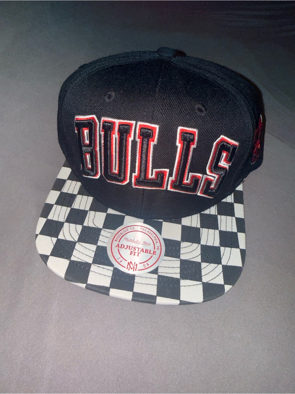 Chicago bulls button up jersey, matching SnapBack hat - Picture 8 of 10